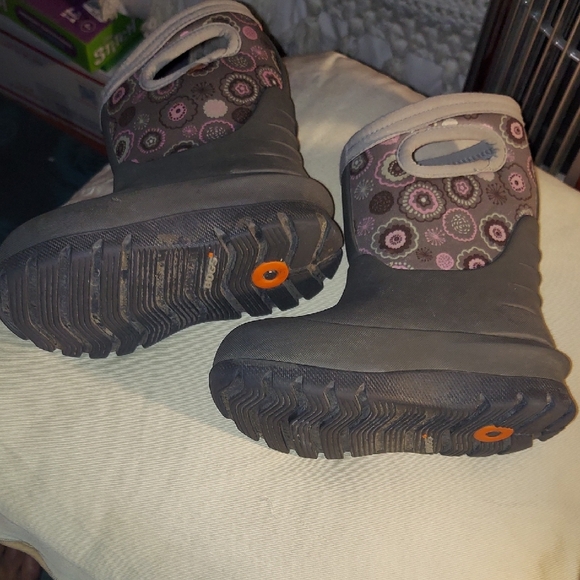 Bogs Kids' Gray and Pink Patterned Snow Boots SIZE 7 TODDLER - Picture 4 of 6